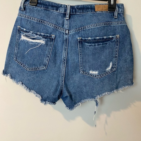Garage Distressed Jean Shorts Size 5 - Picture 3 of 3